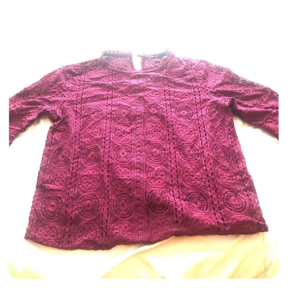 Burgundy eyelet top 🍷🥀